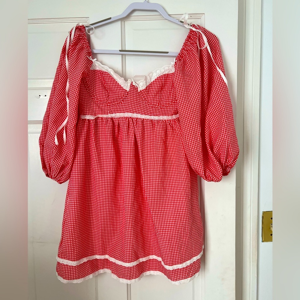 Sun imperial dress size S so cute!! Lace up back, bow details!!